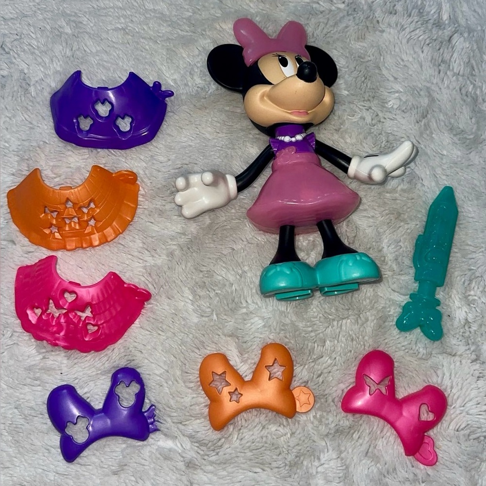 Disney Minnie Mouse Snap 'n Pose Dress-up Doll Set